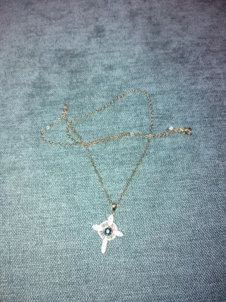 Collar con colgante de oro y plata