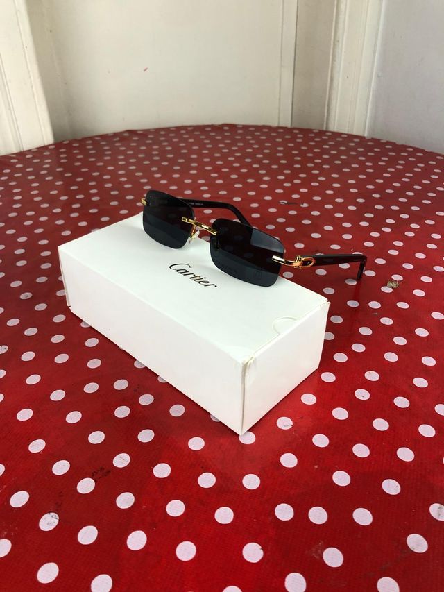 Gafas Cartier –  con montura negra y dorada