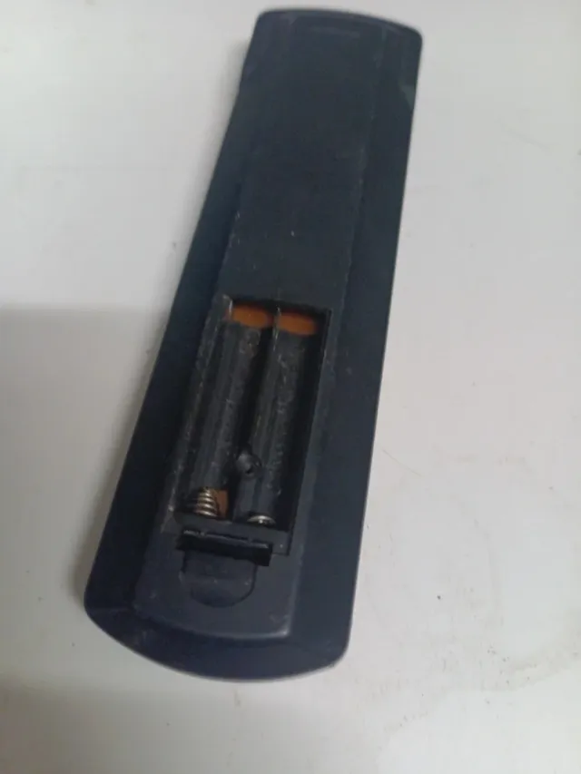 Mando a distancia Pilot SUPERTEL. Le falta la tapa