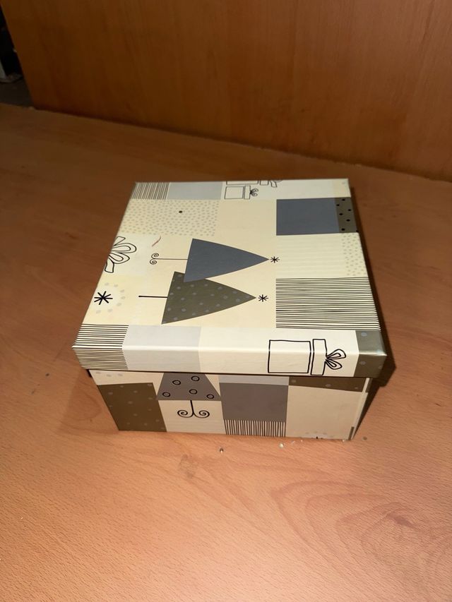 Caja de regalo decorada