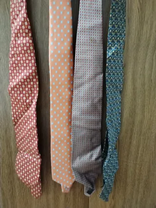 Lote de 4 corbatas estampadas