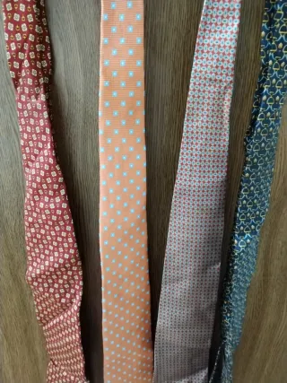 Lote de 4 corbatas estampadas