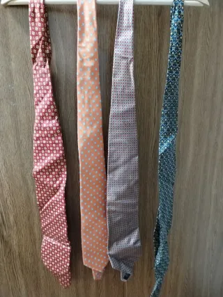 Lote de 4 corbatas estampadas
