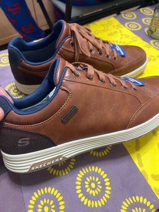 Zapatillas Skechers 100% Waterproof Marrones y oro