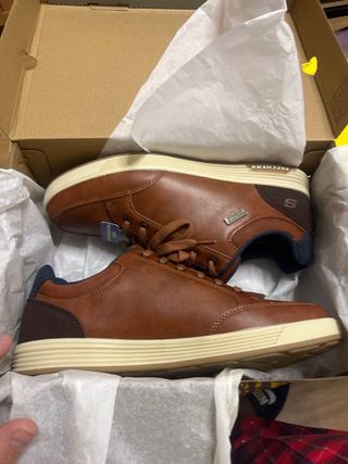 Zapatillas Skechers 100% Waterproof Marrones y oro