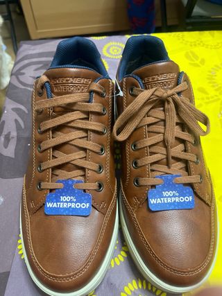 Zapatillas Skechers 100% Waterproof Marrones y oro
