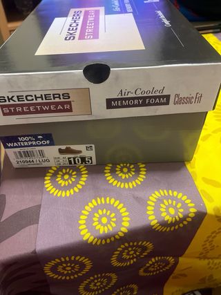 Zapatillas Skechers 100% Waterproof Marrones y oro