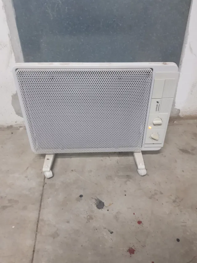 Stufa elettrica bianca