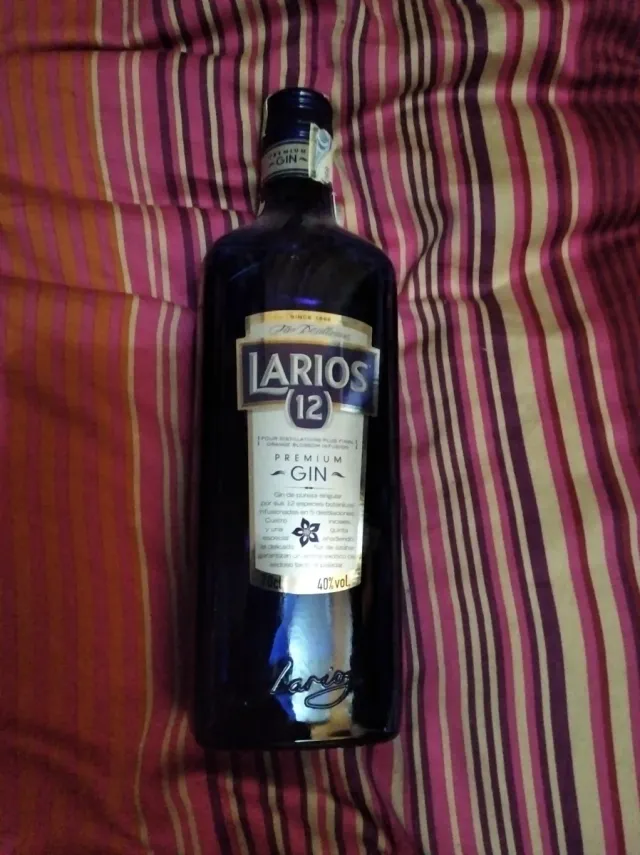 Botella vacía Larios 12 Premium Gin