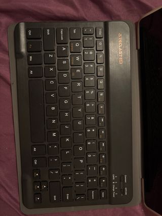 Tablet Teclast con accesorios el teclado y raton