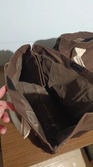 Bolsas de mano marrón y beige