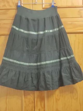 Falda midi verde con cintas