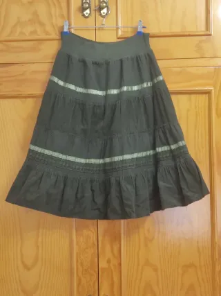 Falda midi verde con cintas