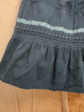 Falda midi verde con cintas