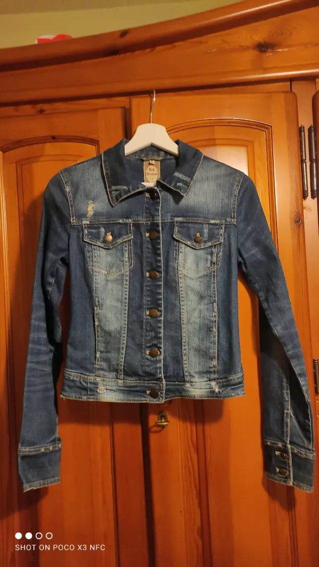 Chaqueta vaquera desgastada