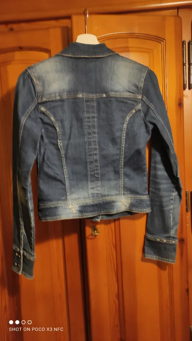 Chaqueta vaquera desgastada
