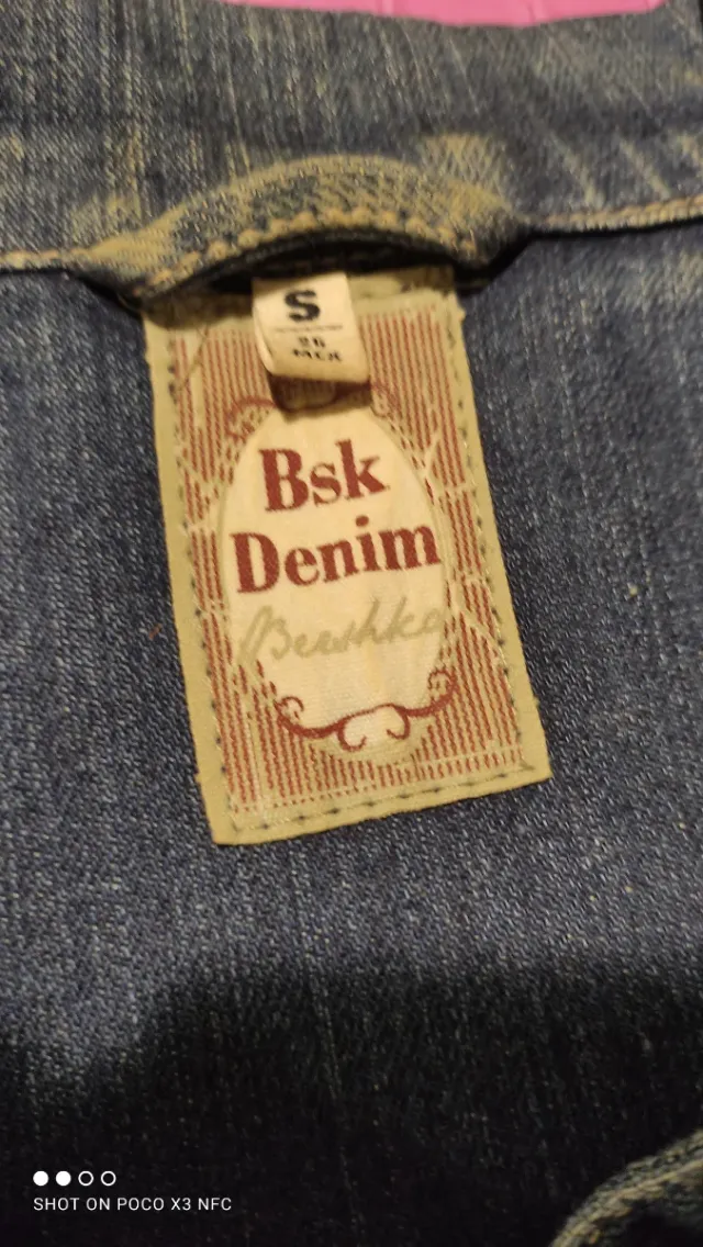 Chaqueta vaquera desgastada