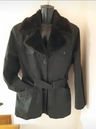 Parka impermeable XL con cuello de pelo