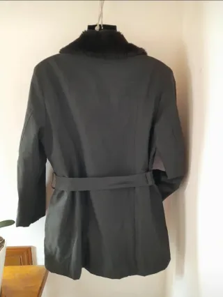 Parka impermeable XL con cuello de pelo