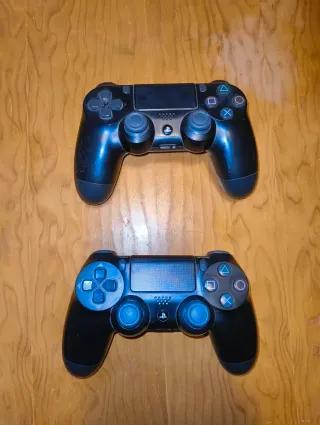 PS4 Slim 1TB + 2 Mandos