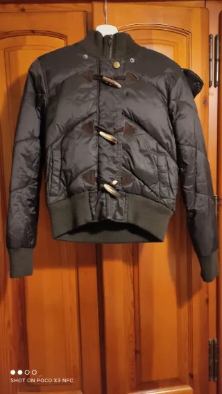 Chaqueta acolchada con botones de madera