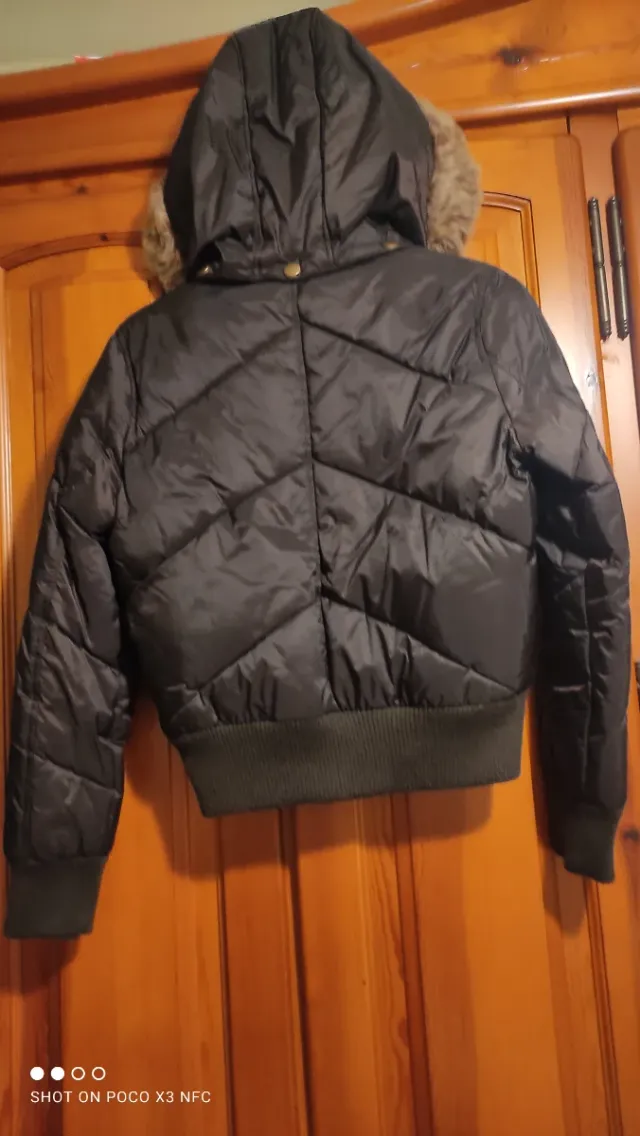 Chaqueta acolchada con botones de madera