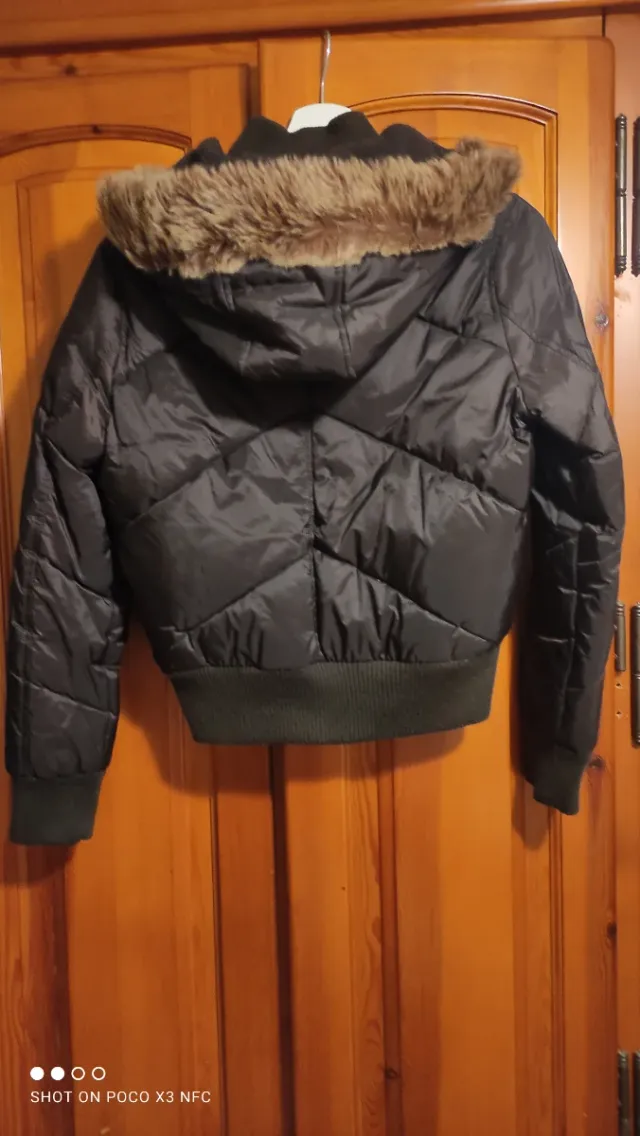 Chaqueta acolchada con botones de madera