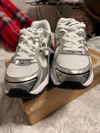 Asics Gris Plateado y Blanca Unisex