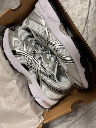 Asics Gris Plateado y Blanca Unisex