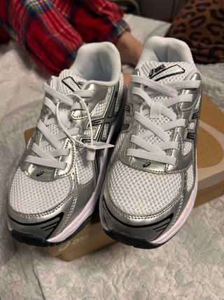 Asics Gris Plateado y Blanca Unisex