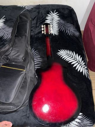 Guitarra Acústica Roja con Funda