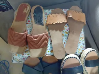 Sandalias 2Marrones y 2Negras