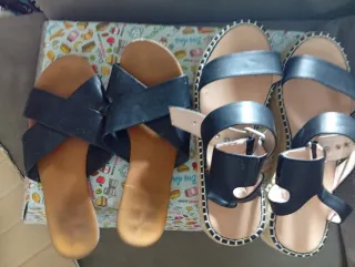 Sandalias 2Marrones y 2Negras