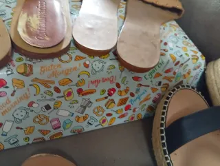 Sandalias 2Marrones y 2Negras