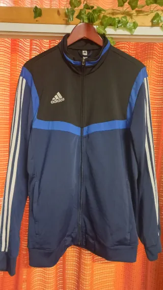 Chaqueta deportiva Adidas negra y azul