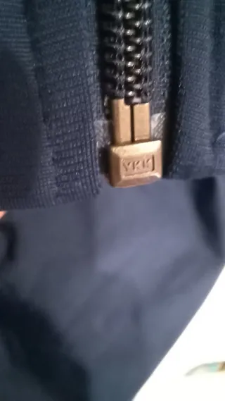 Chaqueta deportiva Adidas negra y azul