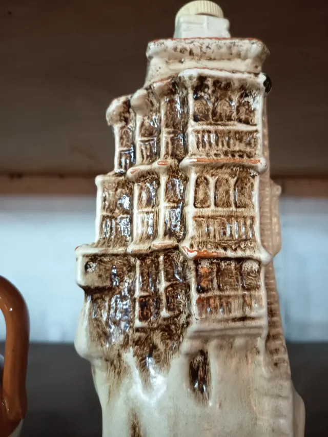 Bottiglia decorativa in ceramica