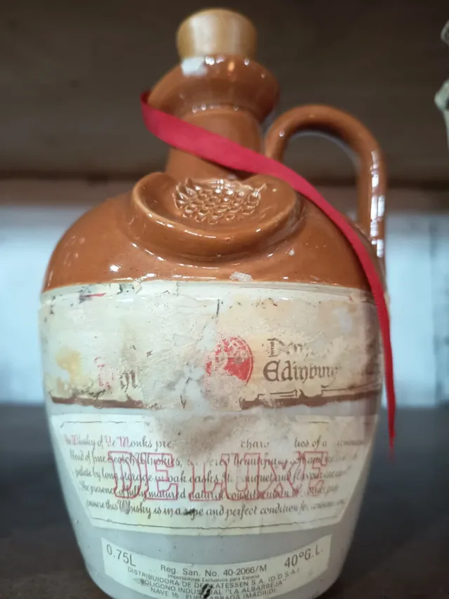 Bottiglia decorativa in ceramica