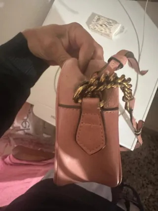 Borsa Gucci rosa con segni di usura