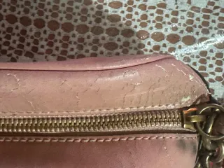 Borsa Gucci rosa con segni di usura