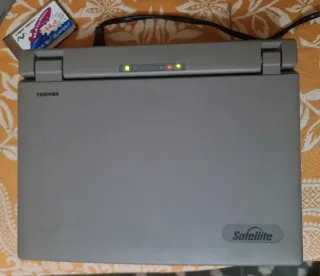 Toshiba ordenador portatil 100CS / 528 vintage.