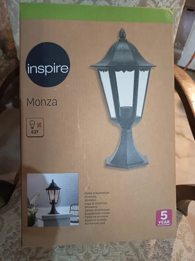 Faro in metallo e vetro nero