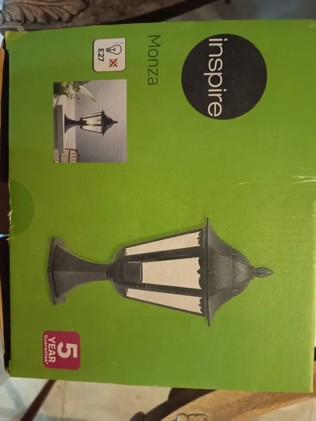 Faro in metallo e vetro nero