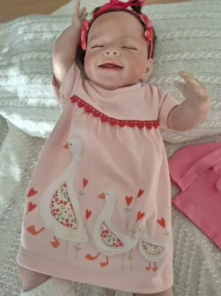 Bambola realistica completamente in vinile