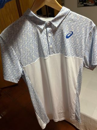 Camiseta Asics azul y blanca Padel