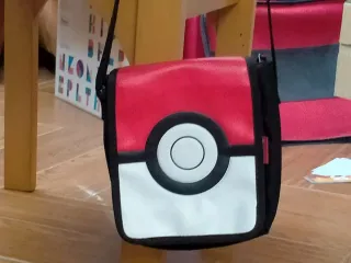 Bandolera Pokémon Roja y Blanca