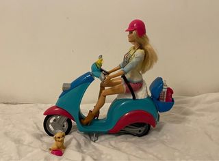 Barbie con scooter e cucciolo