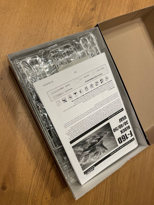 Maqueta Avión F-16D Kinetic 1:48