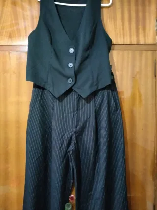 Conjunto chaleco y pantalón rayas sin estrenar
