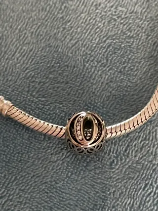 Charm letra O círculo